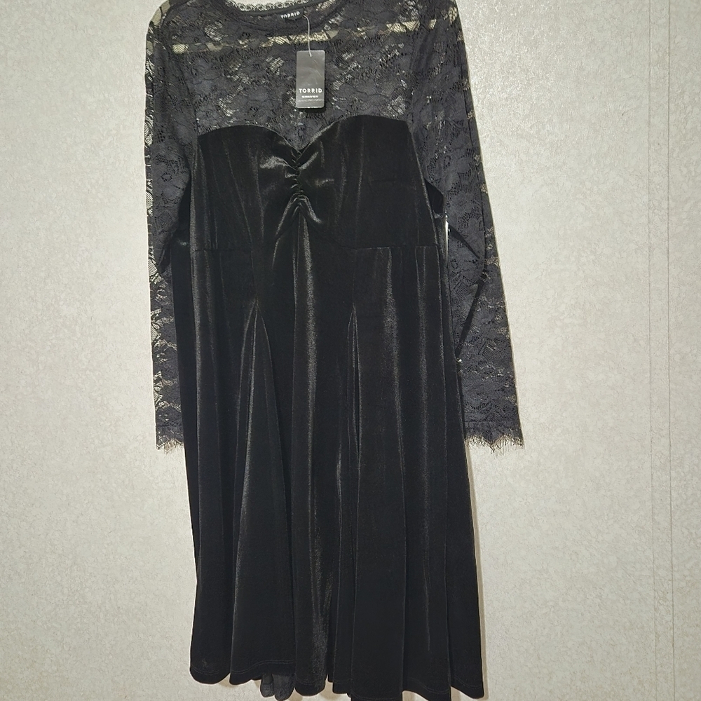 NWT TORRID Elegant Black Lace Velvet Dress...SIZE:1